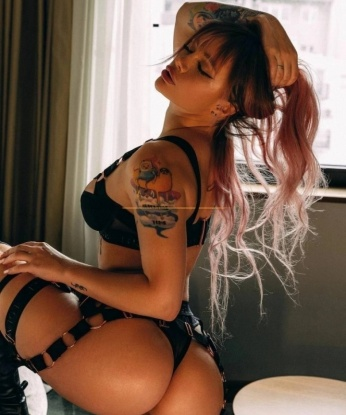 Изысканная леди с шикарной фигурой приглашает вас в мир наслаждений и удовольствий. Воплотим в жизнь ваши самые смелые фантазии. Для достойных мужчин двери моей спальни открыты 24/7. 4804, 25 лет